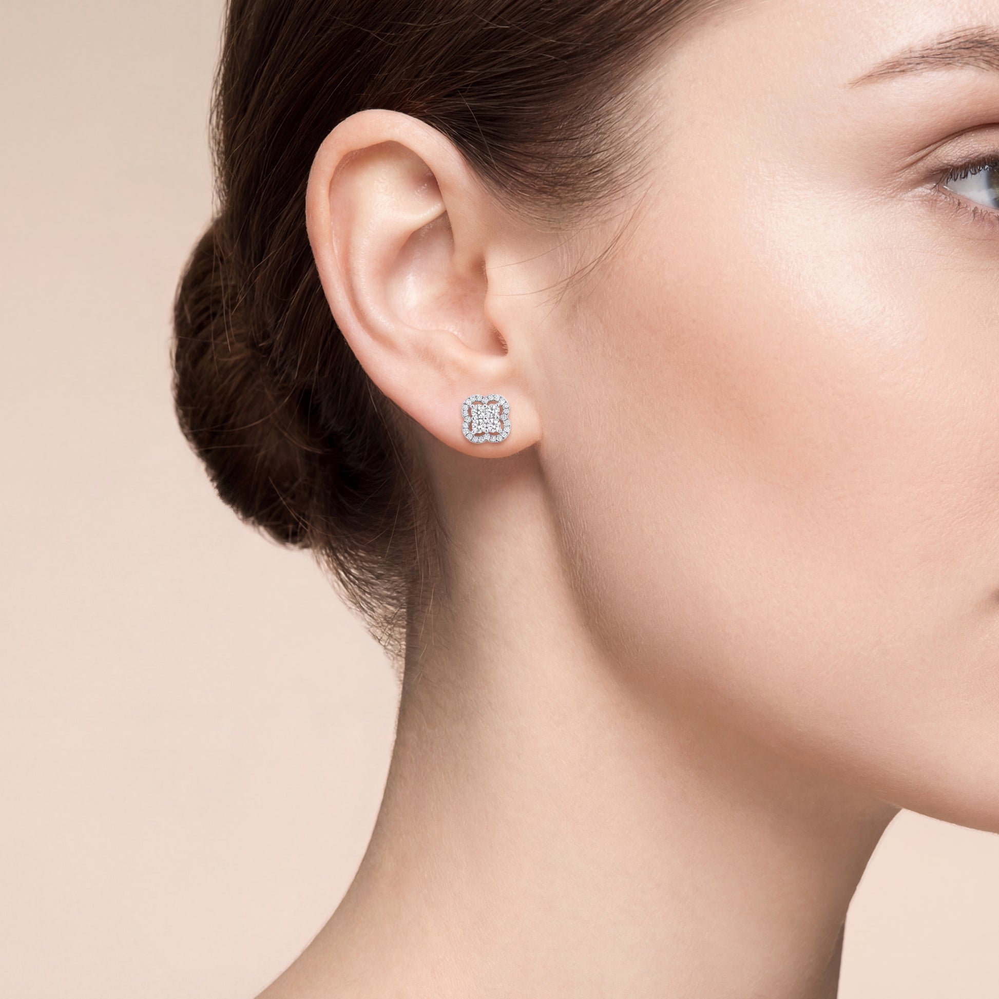 обеци с диаманти 0.55 ct бяло злато 14к квадратен halo дизайн