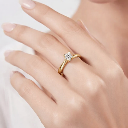 годежен пръстен с диамант 0.40 ct GIA E VS2 на ръка жълто злато 14K солитер модел G294