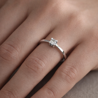 годежен пръстен бяло злато 14K с диамант 0.14 ct на ръка класически солитер G360