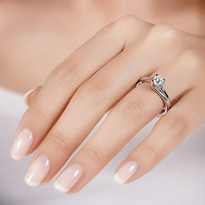 Годежен пръстен с диамант 0.17 ct VS2 от бяло или жълто злато 14К – модел с фин дизайн и KD сертификат