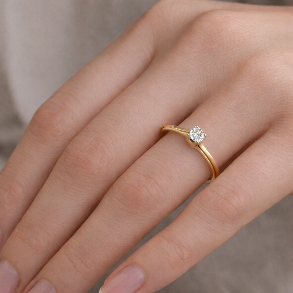 годежен пръстен жълто злато 14K с диамант 0.08 ct на ръка елегантен солитер G365G