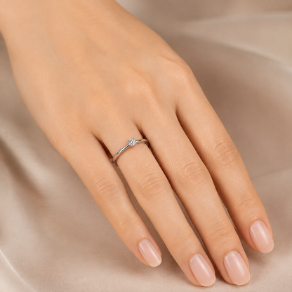 14K white gold engagement ring with 0.10 ct diamond – code K121