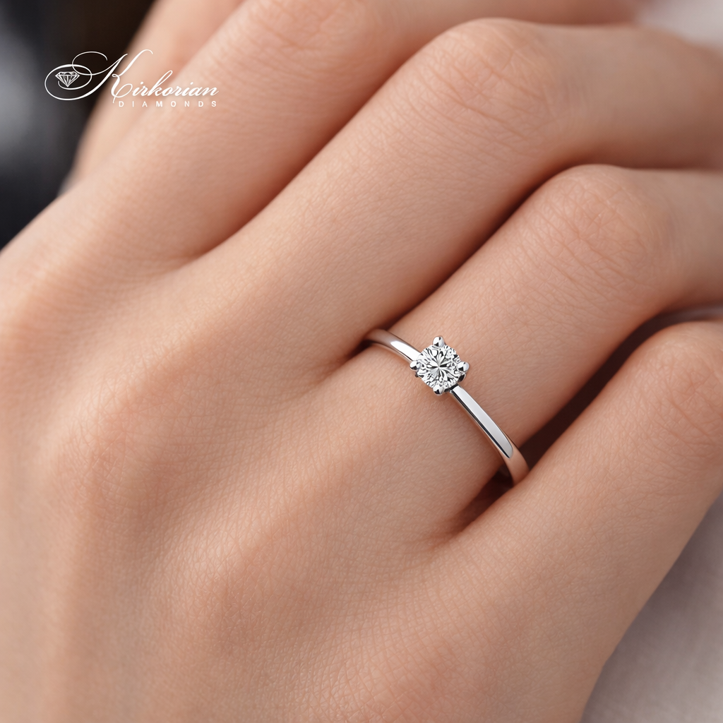 класически годежен пръстен с диамант 0.15 ct на ръка бяло злато 14K елегантен модел K342
