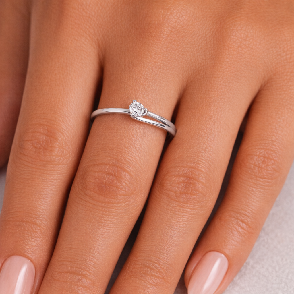 годежен пръстен с диамант 0.09 ct на ръка бяло злато 14K класически модел K358