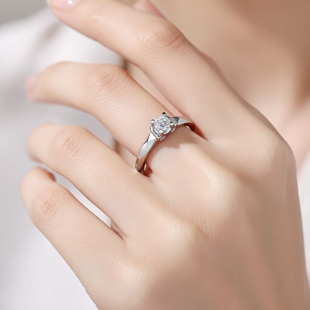 Годежен пръстен от бяло злато 14К с 5 диаманта 0.16 ct – елегантен избор с фин детайл