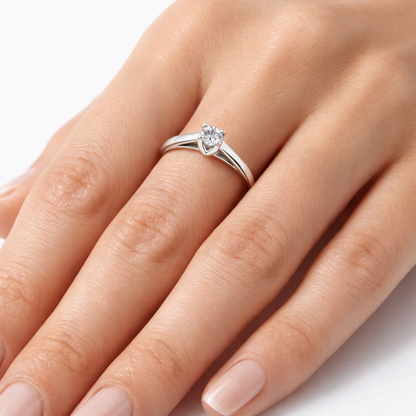 годежен пръстен с диамант 0.15 ct на ръка бяло злато 14K елегантен модел K370