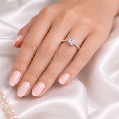 годежен пръстен с диамант 0.30 ct GIA на ръка бяло злато 14K модел K377