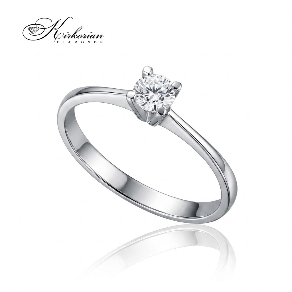 Перспективен изглед отляво на пръстен от бяло злато 14К с диамант 0.20 ct, модел K485 от Kirkorian Diamonds.