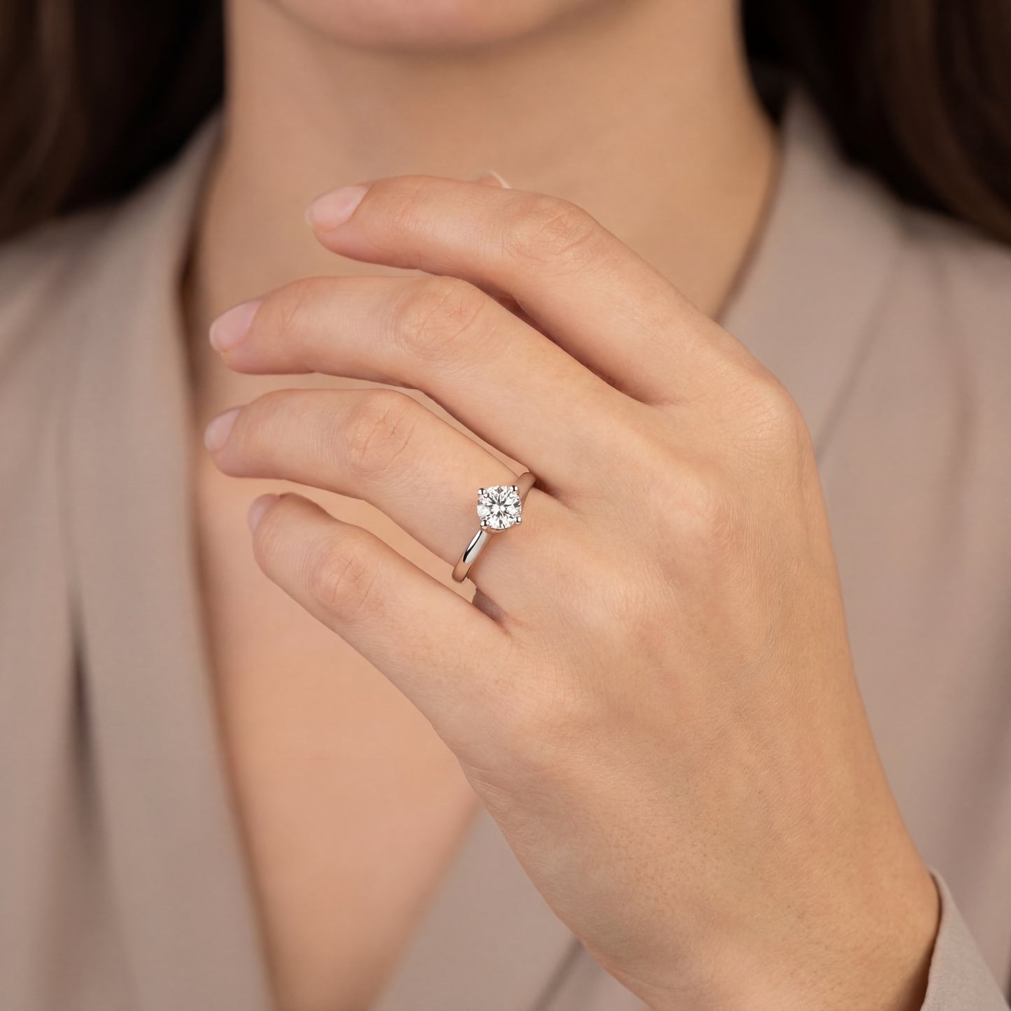 годежен пръстен с диамант 0.50 ct GIA на ръка бяло злато 14k модел K543