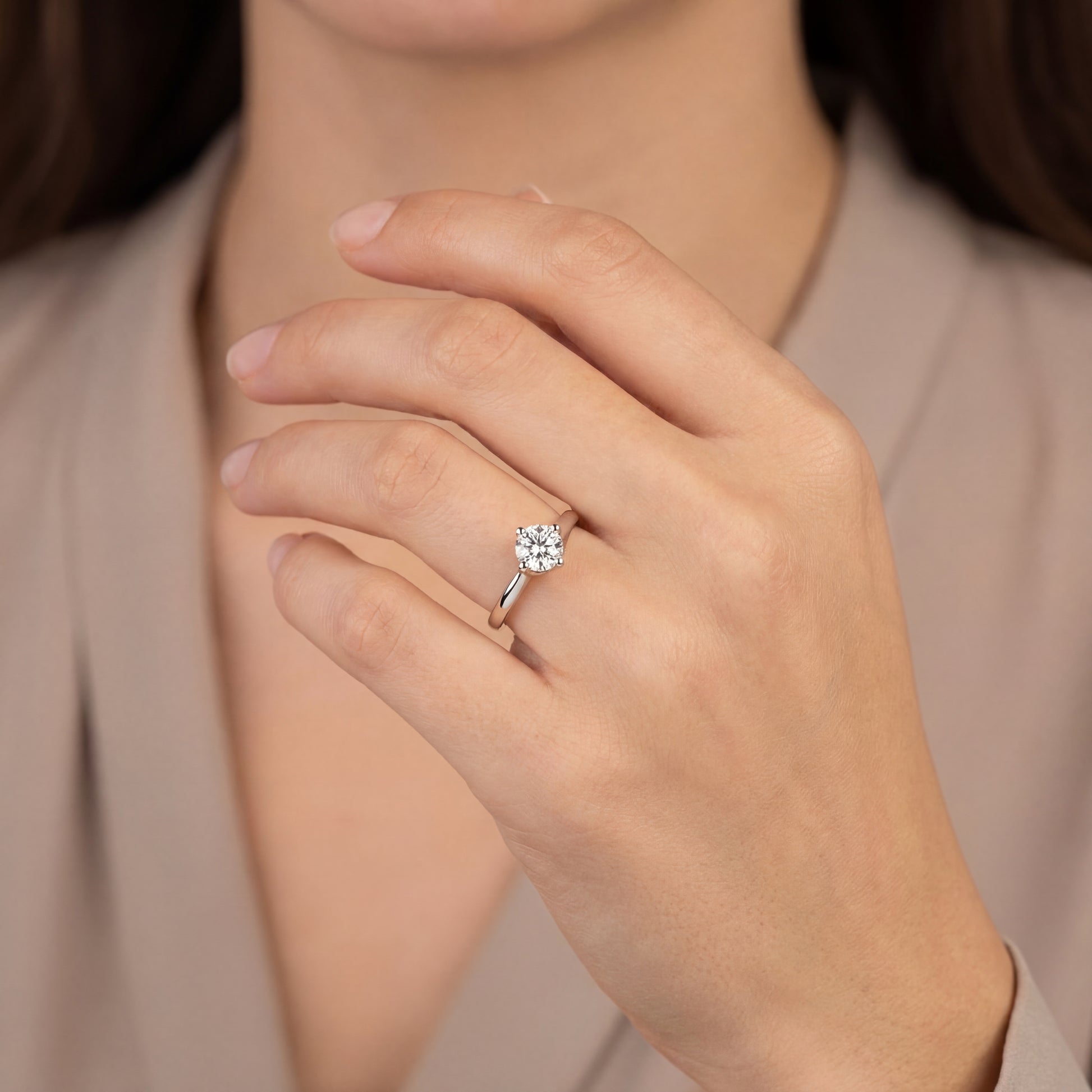 годежен пръстен с диамант 0.50 ct GIA на ръка бяло злато 14k модел K543