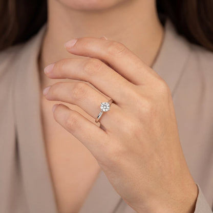годежен пръстен с диамант 0.50 ct GIA на ръка бяло злато 14k модел K543