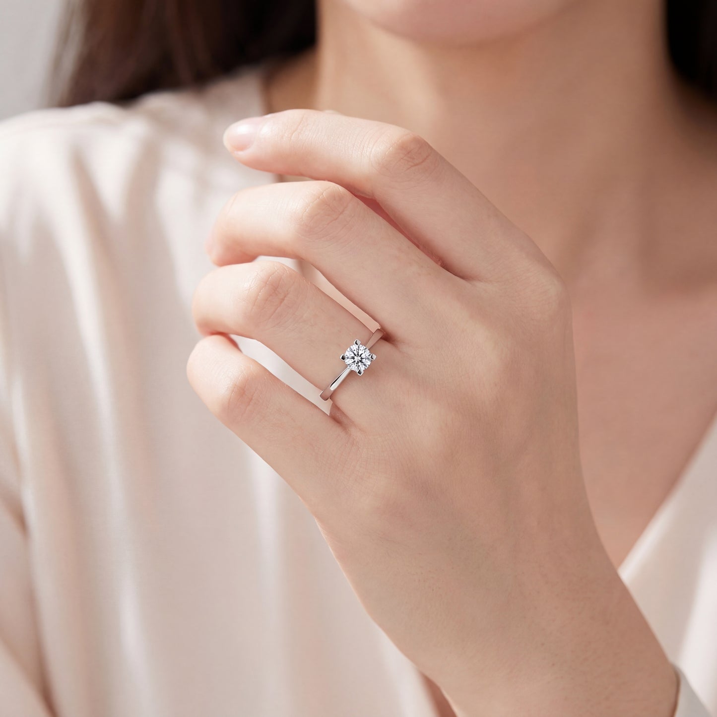 Годежен пръстен с диамант 0.20 ct на ръка – бяло злато 14К елегантен солитер | Код K562 | сертификат KD