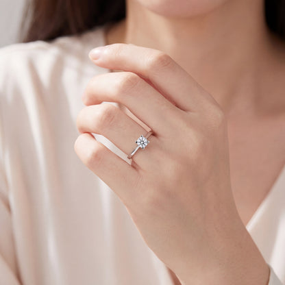 Годежен пръстен с диамант 0.20 ct на ръка – бяло злато 14К елегантен солитер | Код K562 | сертификат KD