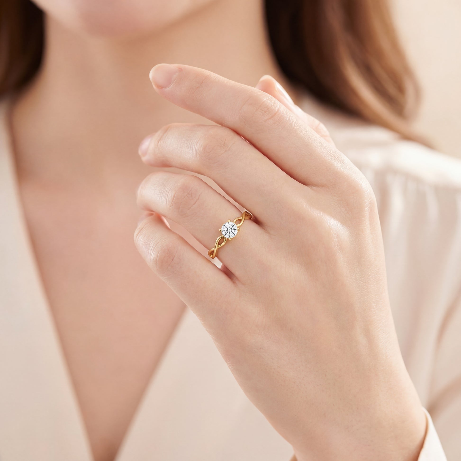 годежен пръстен с диамант 0.30 ct GIA на ръка жълто злато 14K модел K575B