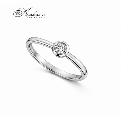 Елегантен годежен пръстен K587 с естествен диамант 0.10 ct и изчистен дизайн от бяло злато 14К