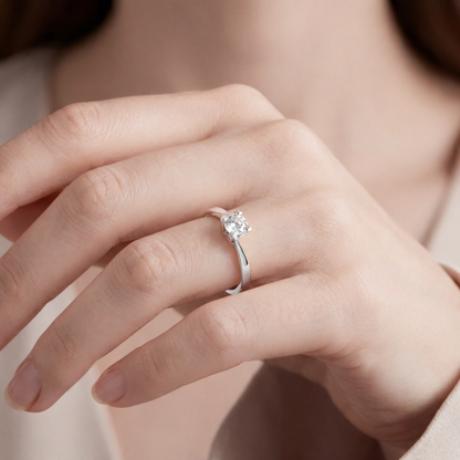 Годежен пръстен с диамант 0.30 ct GIA от бяло злато 14К – модел K594, на ръка
