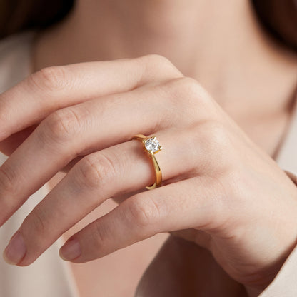 "Годежен пръстен с диамант 0.30 ct GIA от жълто злато 14K на ръка модел K594B"