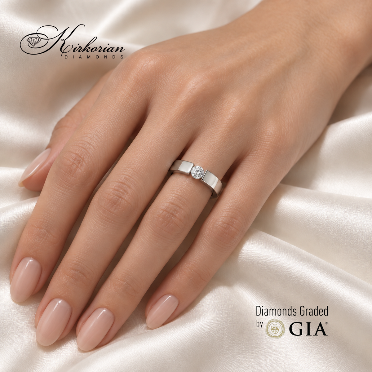Годежен пръстен K595 с естествен диамант 0.30 ct D/VVS2 GIA, показан върху ръка