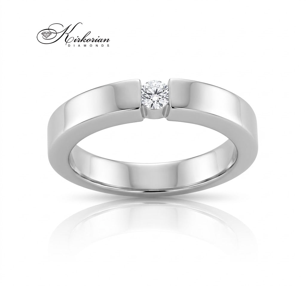 Масивен годежен пръстен K596 с естествен диамант 0.10 ct, интегриран между раменете