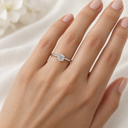 Годежен пръстен K631 с естествен диамант 0.50 ct върху ръка – бяло злато 14К