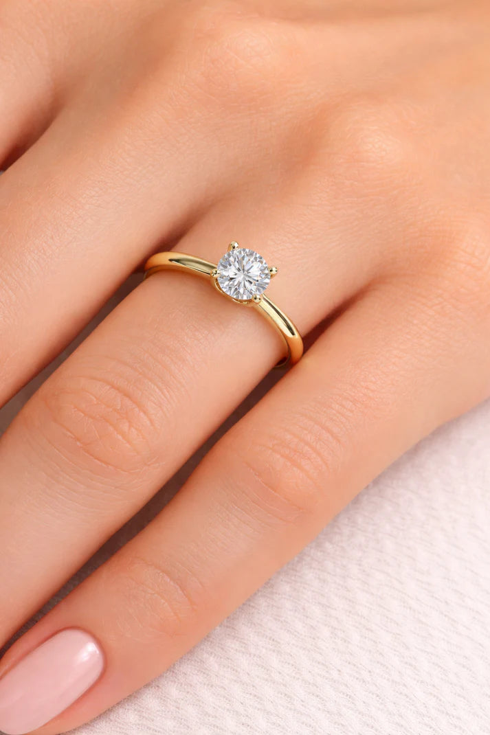 годежен пръстен с диамант 0.50 ct на ръка жълто злато 14K модел K654B, диамантен пръстен на ръка, елегантен годежен пръстен, луксозен пръстен