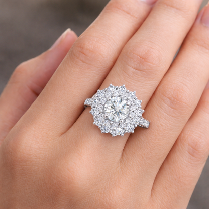 годежен пръстен с диамант 0.71 ct на ръка бяло злато 18K IGI сертифициран диамант