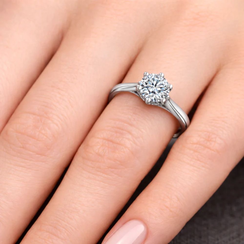 Годежен пръстен LG609A с диамант 1.03 ct D VVS1 върху ръка, бяло злато 14К, IGI сертификат