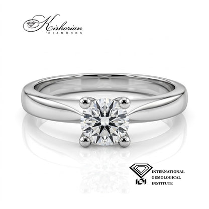 Изглед отгоре на годежен пръстен с лабораторен диамант 0.50 ct и четири зъба