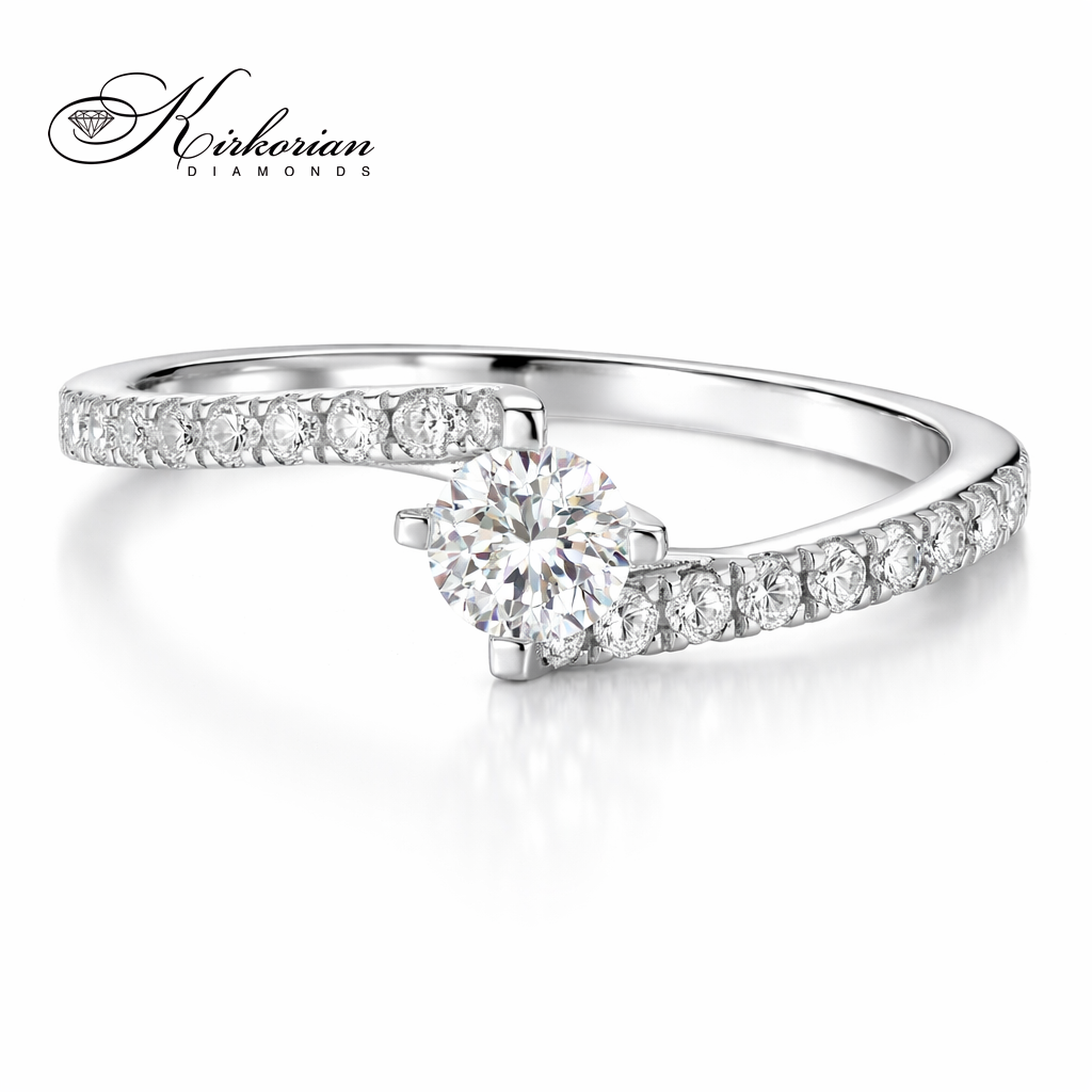 годежен пръстен с кръгъл диамант и диаманти по халката