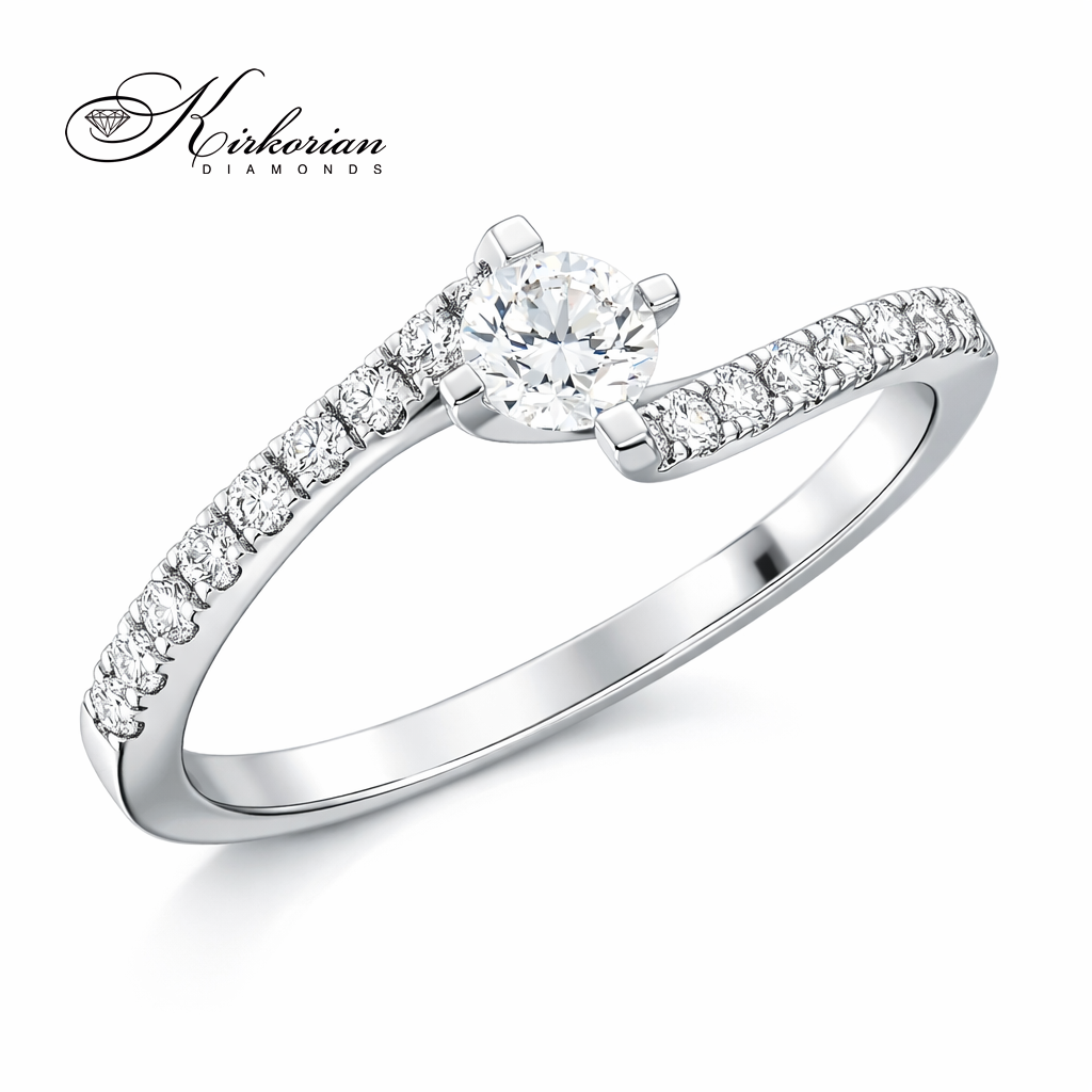 елегантен годежен пръстен с диамант и малки диаманти по халката