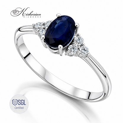 Луксозен пръстен със син сапфир 0.70 ct и диаманти F/G VS