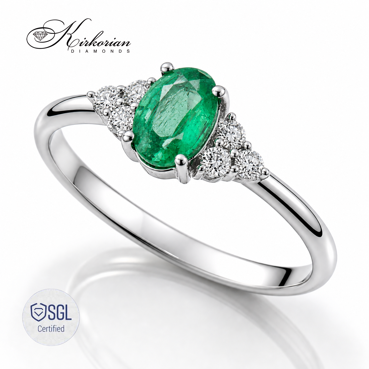Луксозен пръстен със зелен смарагд 0.38 ct и диаманти F/G VS