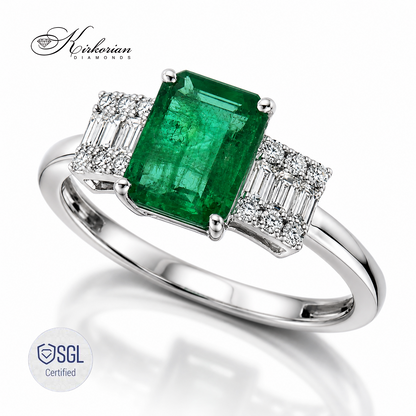 Луксозен emerald ring с естествен смарагд и baguette диаманти