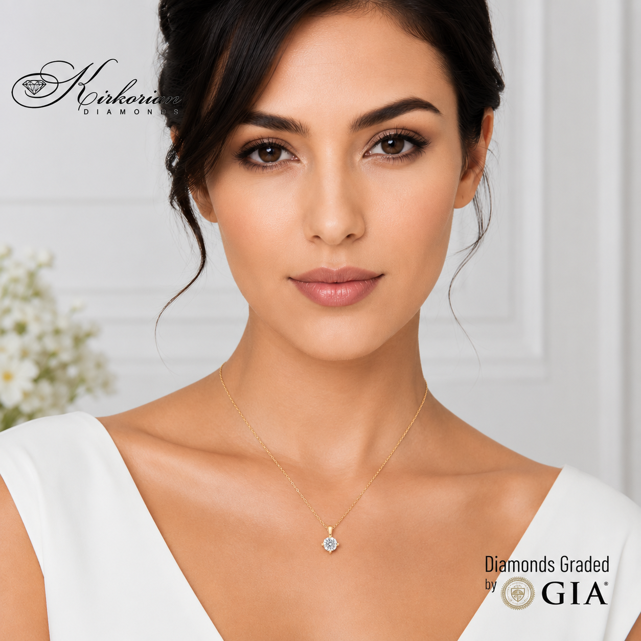 Дамско колие с един естествен диамант 0.25 ct и GIA сертификат от 18К жълто злато, носено върху модел.