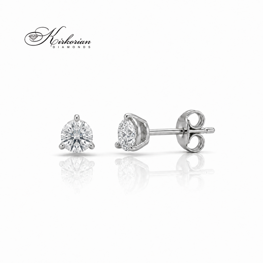 Класически обеци солитер от бяло злато 14K с диаманти 0.26 ct (модел OB122), обков с 3 зъбчета и закопчаване на щифт.