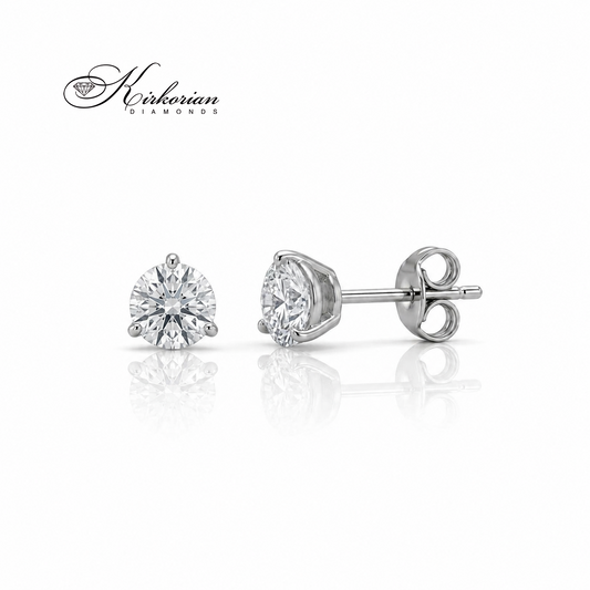 Класически обеци солитер от бяло злато 14K с диаманти 0.36 ct (модел OB125), каса с 3 зъбчета и закопчаване на щифт.