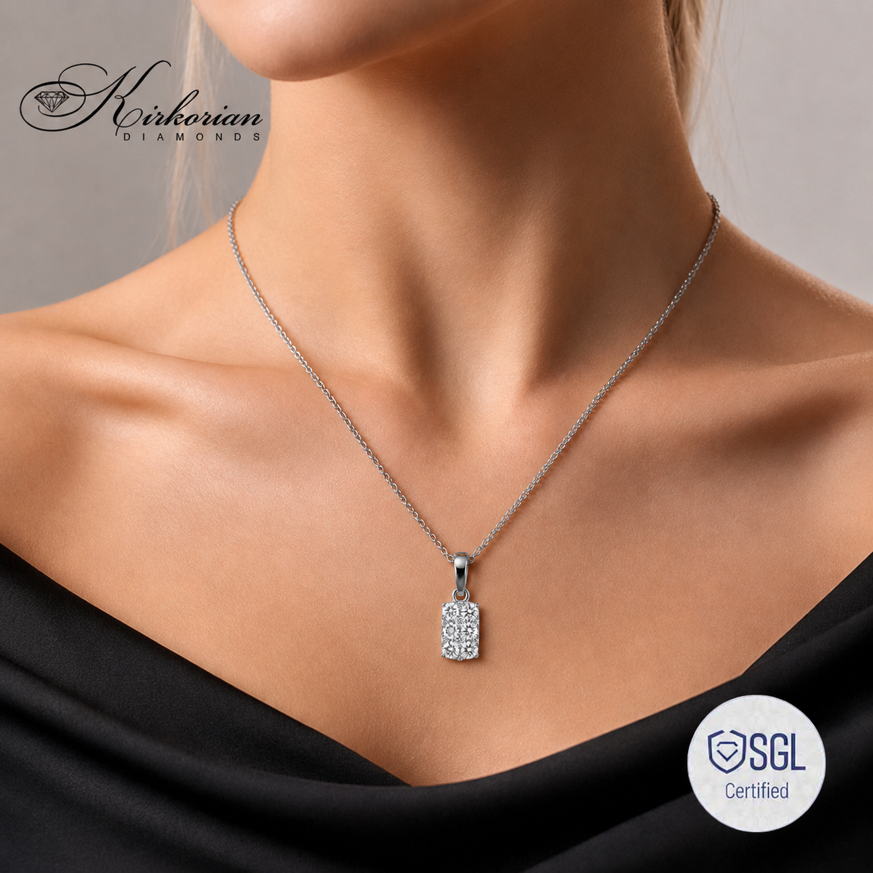 Колие с естествени диаманти 0.44 ct и бляскав правоъгълен медальон