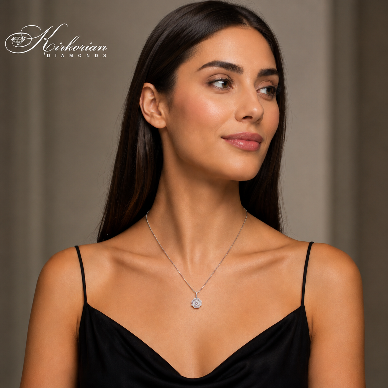 Луксозно колие от бяло злато 14К с 9 брилянта 0.40 ct RB18 Kirkorian Diamonds върху модел – елегантно дамско колие с естествени диаманти