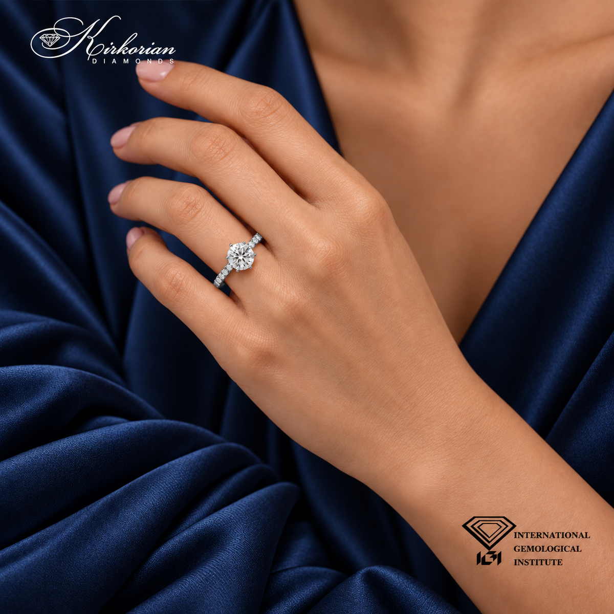 Годежен пръстен от бяло злато с Lab Grown диамант 1,17 ct, показан на ръка