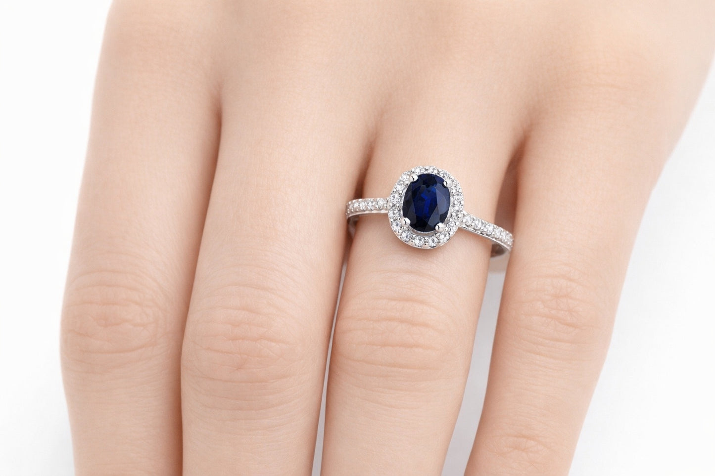 Годежен пръстен от бяло злато 14К със сапфир и диаманти 0.13 ct – модел RN113