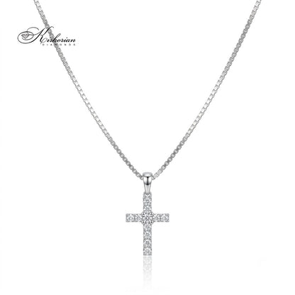 Елегантно дамско колие с кръст Kirkorian Diamonds, изработено от 14К бяло злато и инкрустирано с бляскави диаманти 0.21 ct, представено на нежна верижка върху чист бял фон.