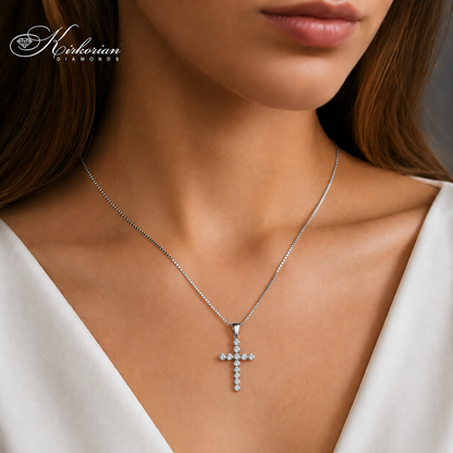 Дамски модел, носещ кръст от бяло злато 14K с естествени диаманти 0.15 ct – луксозно колие RN121 от Kirkorian Diamonds