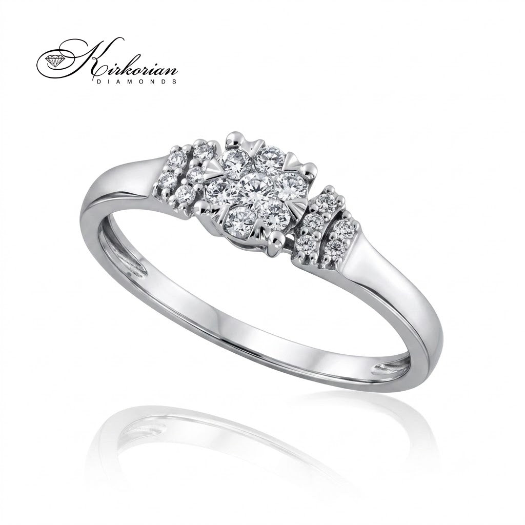 Годежен пръстен Kirkorian Diamonds от бяло злато 18К, модел RN15. Елегантна композиция с централен цветен инкрустиран мотив и странични диаманти с общо тегло 0.18 ct.