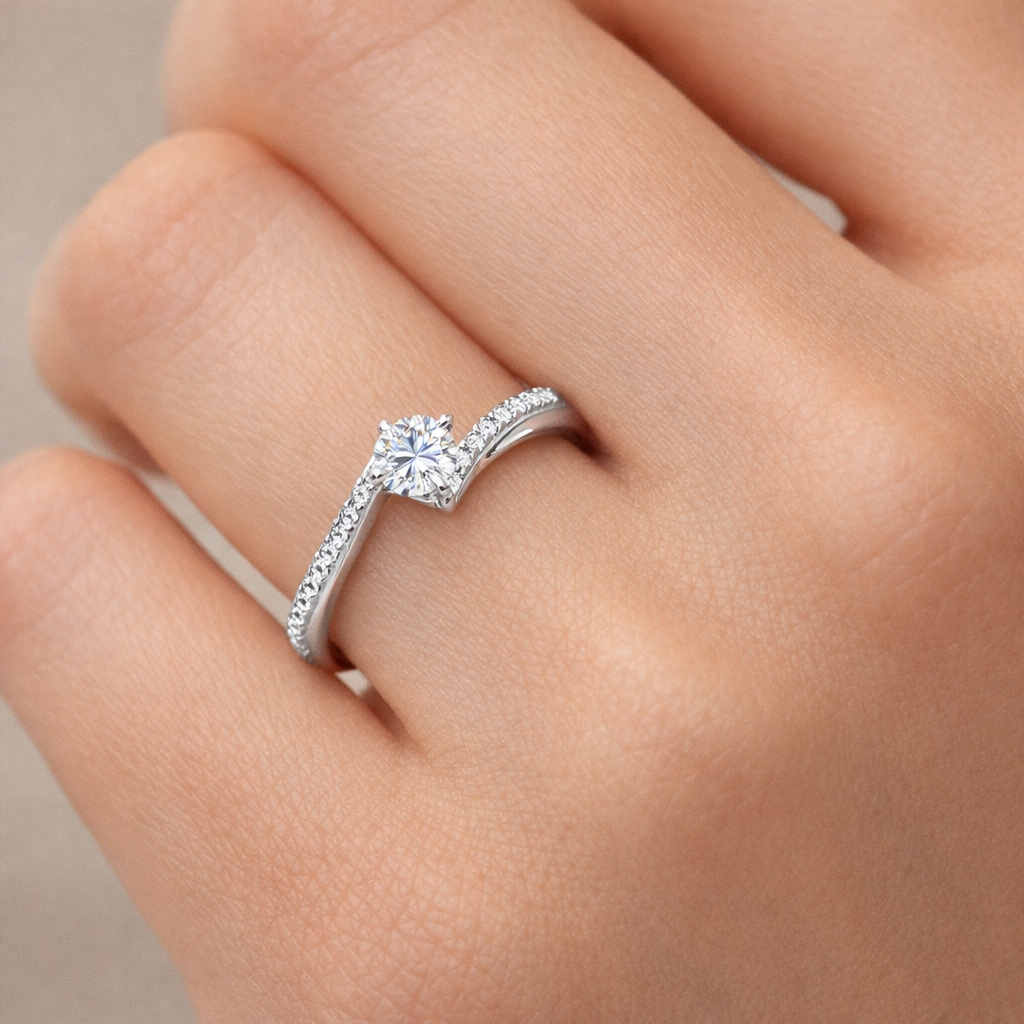 годежен пръстен с диаманти на ръка 0.30 ct бяло злато 14K модел RN187
