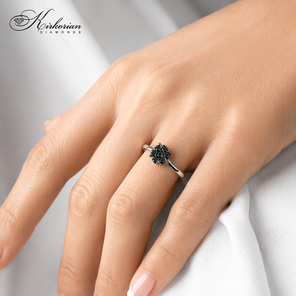 Луксозен пръстен с черни диаманти 0.41 ct върху ръка 14К бяло злато RN210