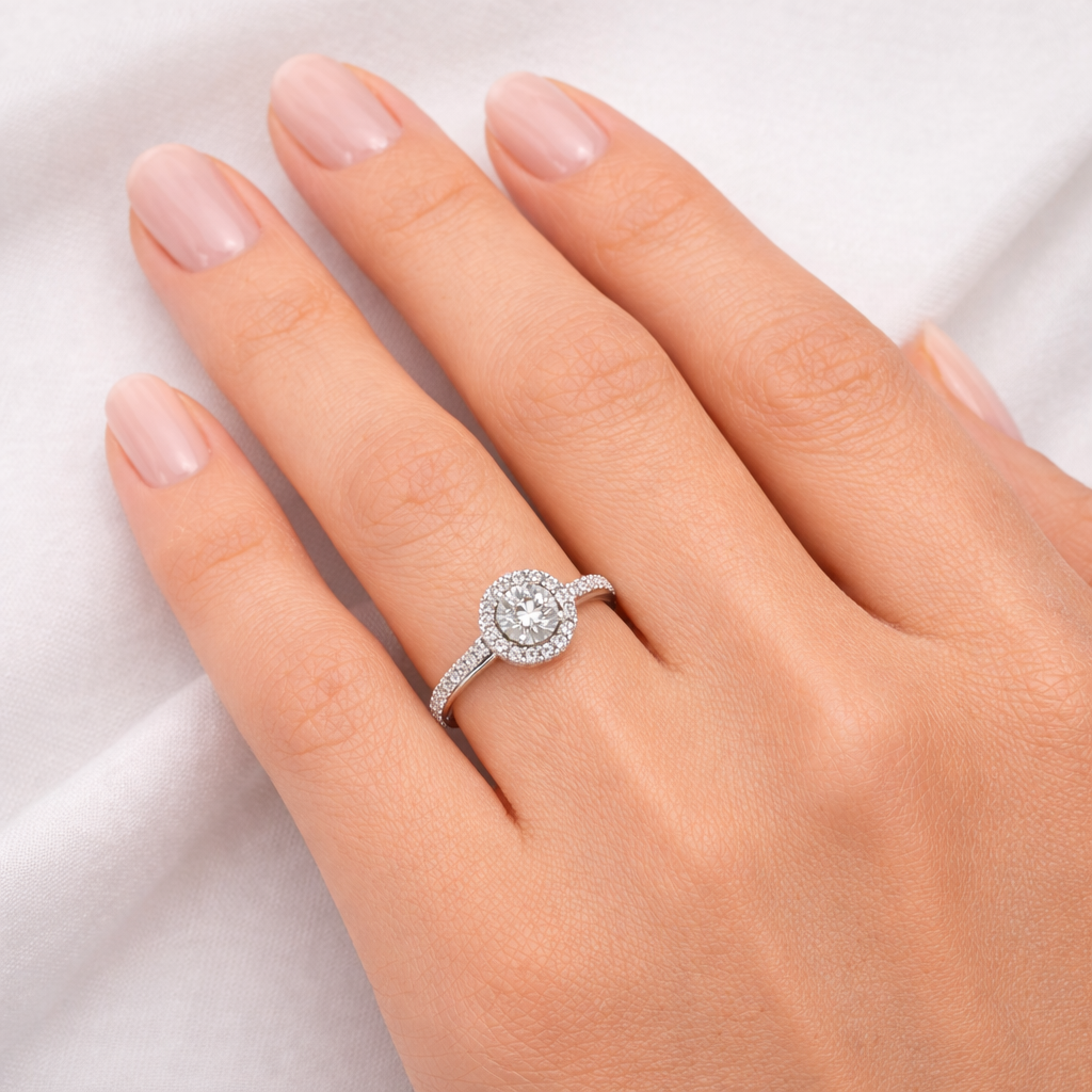 годежен пръстен с диаманти 0.53 ct GIA на ръка бяло злато 18k halo модел RN214B