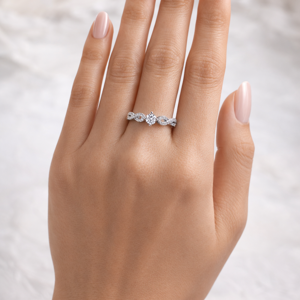 годежен пръстен с диаманти 0.30 ct на ръка бяло злато 14K модел RN29