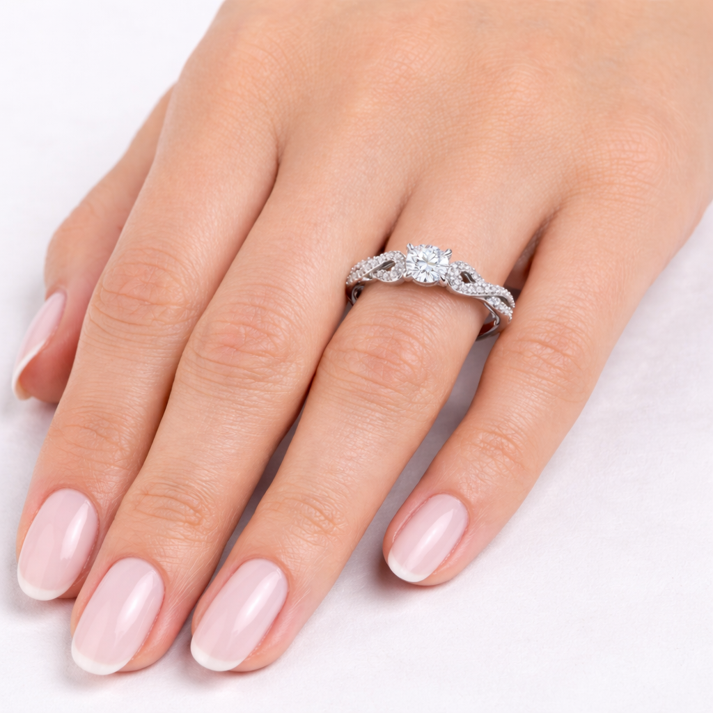 годежен пръстен с диаманти 0.40 ct GIA на ръка бяло злато 18K модел RN29B