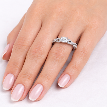 годежен пръстен с диаманти 0.40 ct GIA на ръка бяло злато 18K модел RN29B