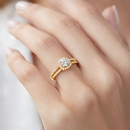 Годежен пръстен с GIA диамант 0.44 ct от жълто злато 18K върху ръка – модел RN462B Kirkorian Diamonds